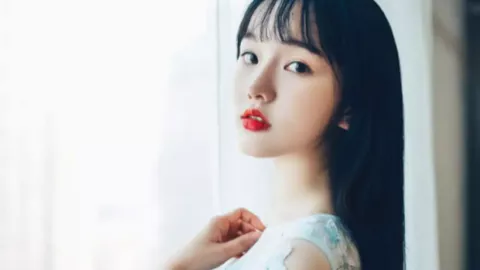 游客内蒙古捡土豆